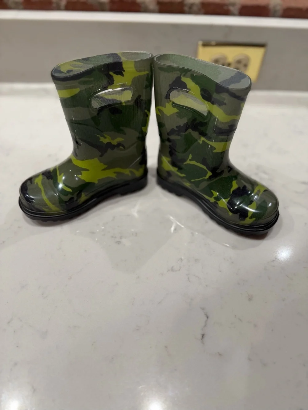 Kids Waterproof Camo Rain Boots with Easy Pull Handles - Green Camo